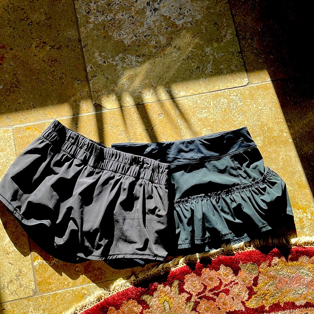 Lululemon Size 8 black tennis skirts